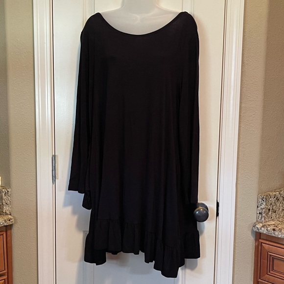 Annabelle Dresses & Skirts - Black dress. Ruffled at bottom size 2X